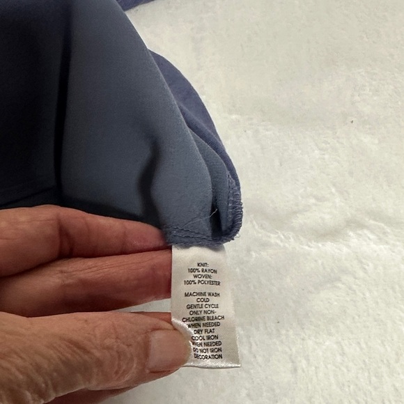 LOFT Chic Women's Navy Long Sleeve Tee Lightweight - Picture 7 of 8